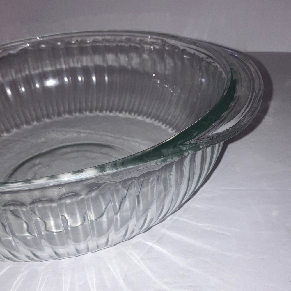 Pyrex Ribbed Glass Round Baking Dish 9x3”‎ - Picture 3 of 3